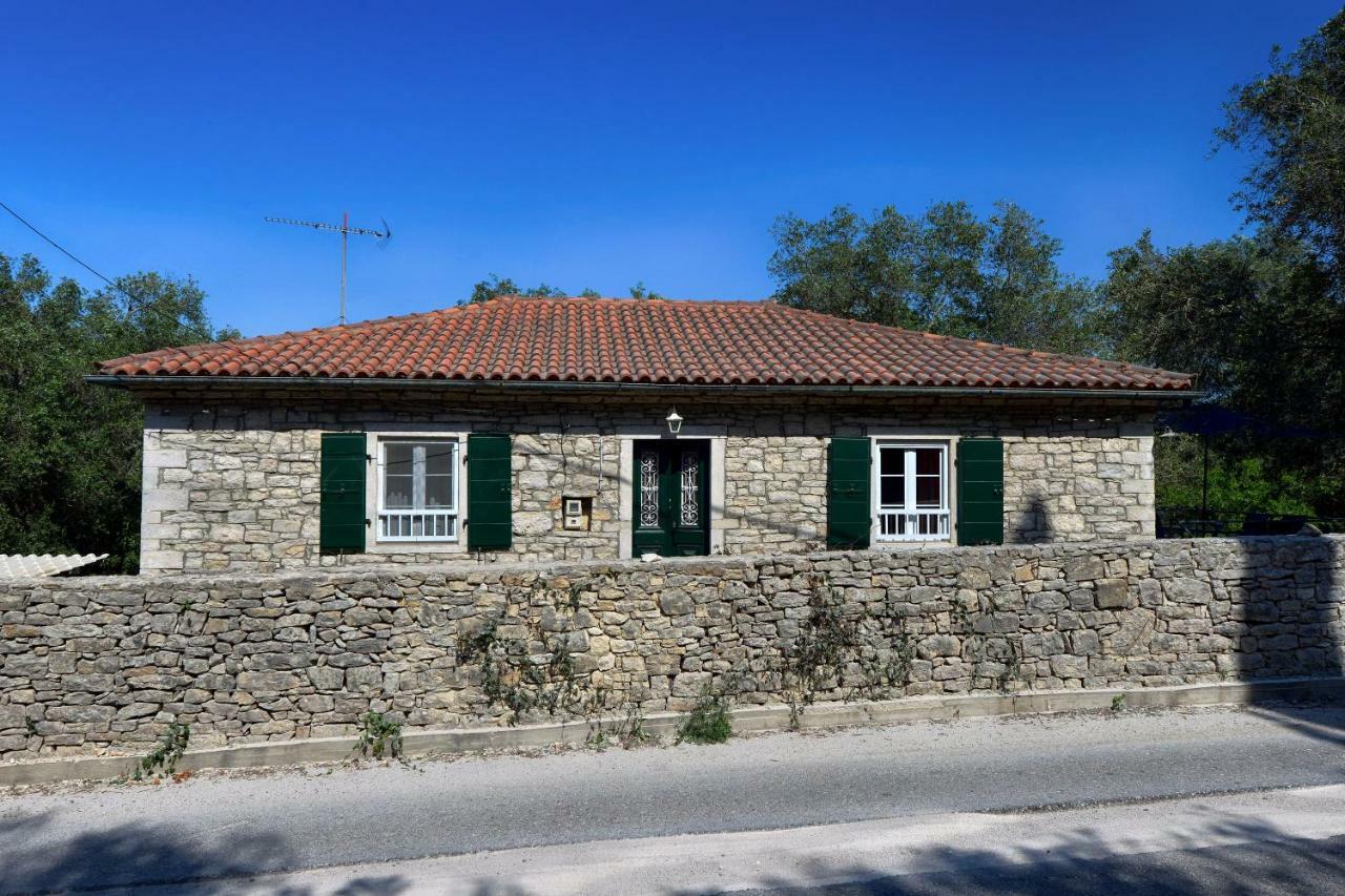 Mikroulis Residence Mastoratika Экстерьер фото